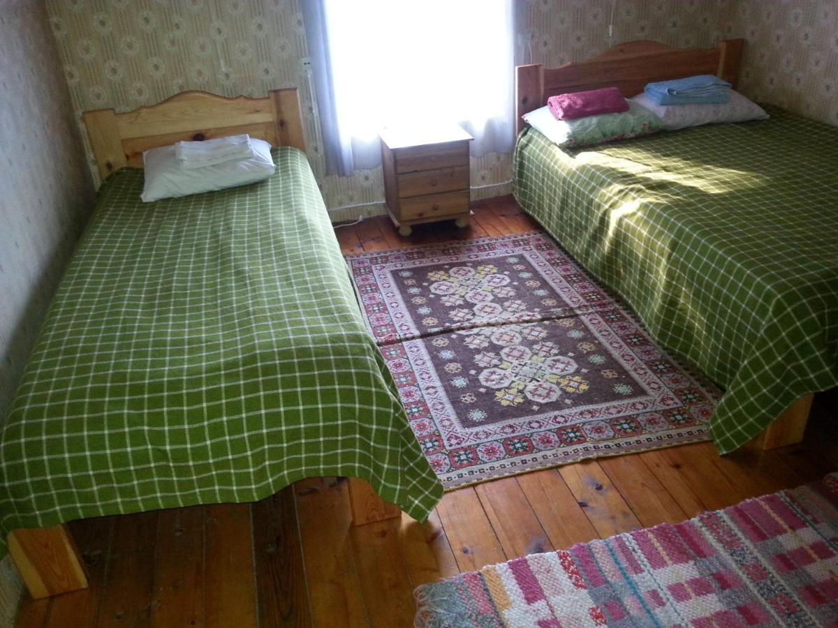 Kuus Tuba Hostel Leisi Luaran gambar
